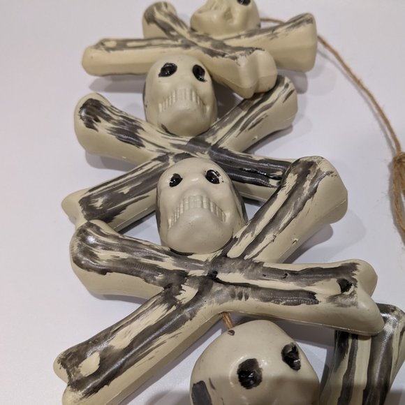 Vintage Halloween Skull & Crossbones Blow Mold Wall Hanging Décor Spooky Fun - Picture 8 of 8